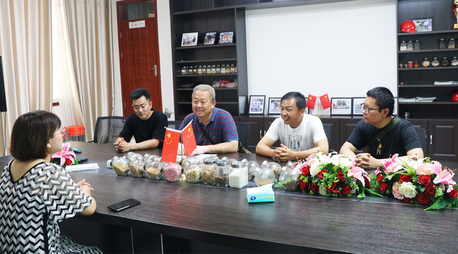 会议室商讨掌握称重精准数据的可行性