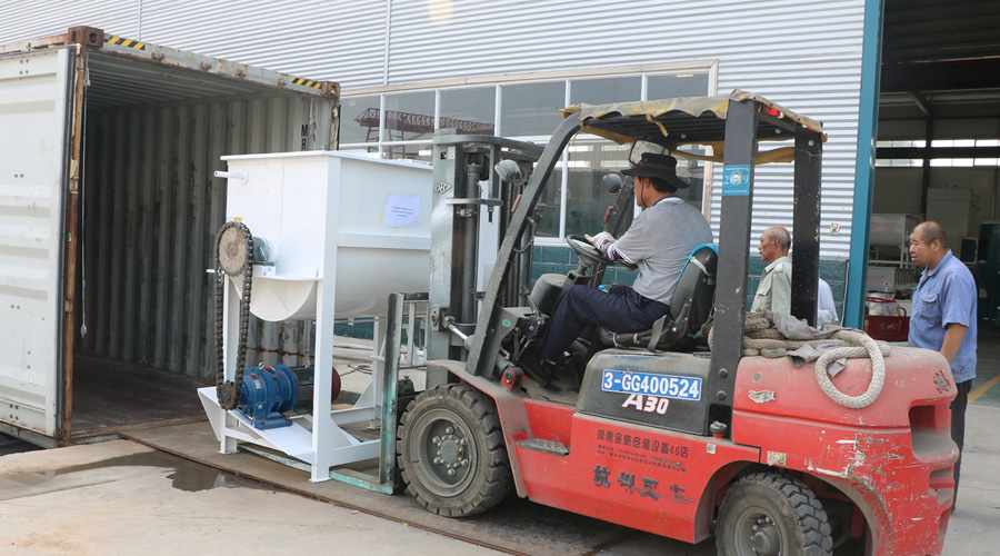 单轴混合机装车