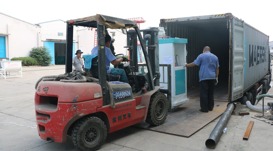 打包输送机装车