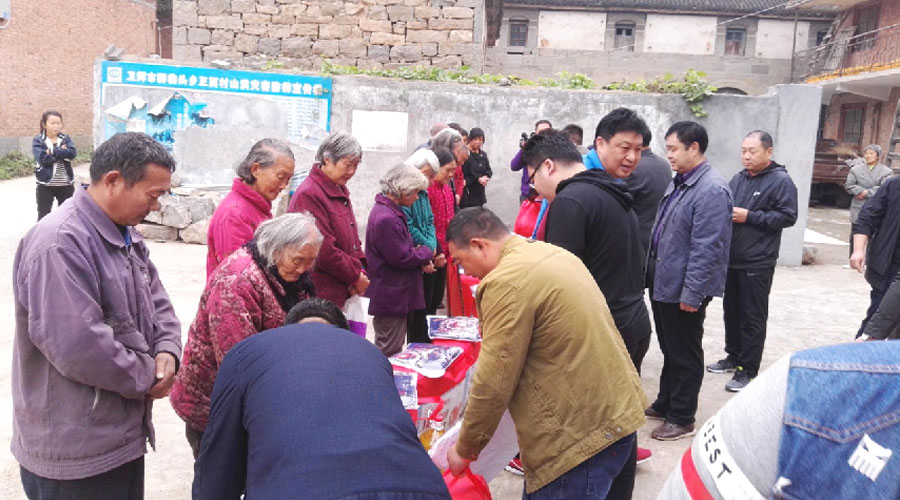 助推脱贫攻坚，彰显大爱情怀