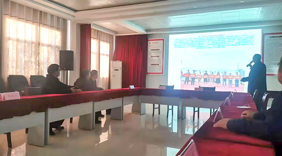 现场听取&ldquo;委员之家&rdquo;工作汇报